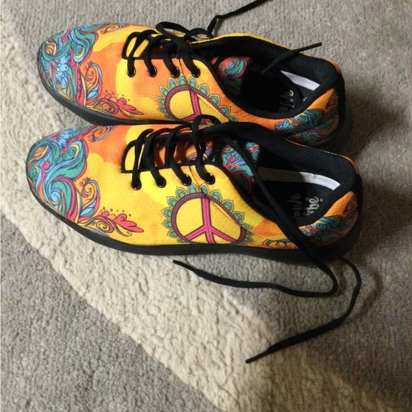 Shoes - Designer  Yes We Vibe. Shoes size 10